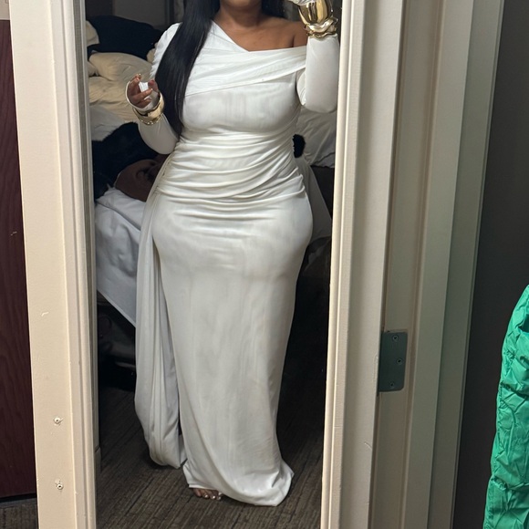 Chic One-Shoulder White Dress - Picture 1 of 3